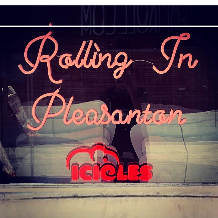 Icicles Pleasanton neon sign