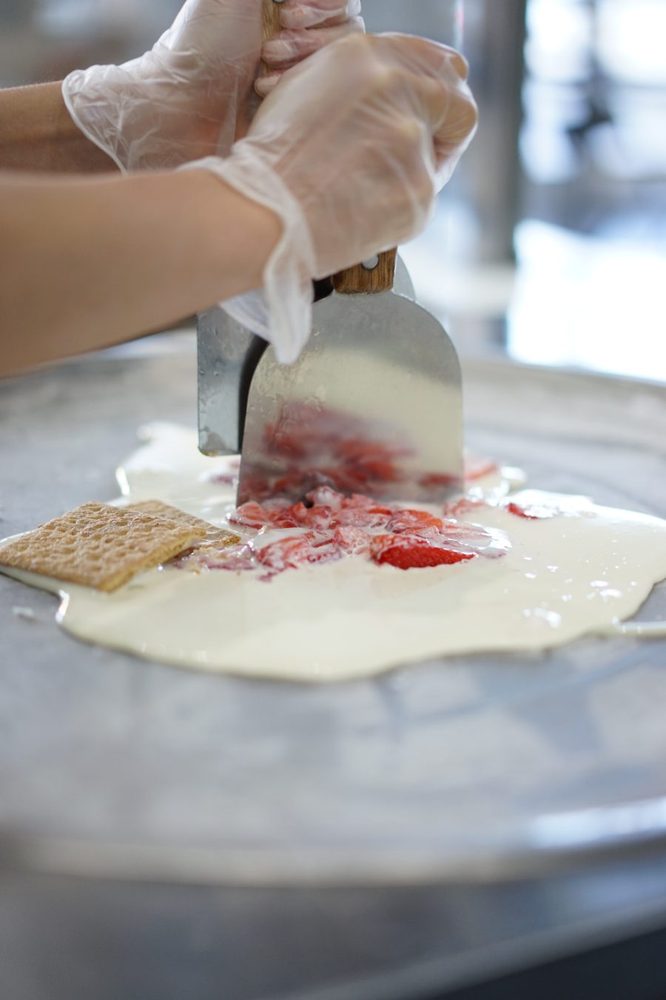 Rolling strawberry ice cream on the frozen pan
