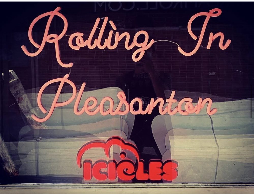 Icicles Pleasanton neon sign
